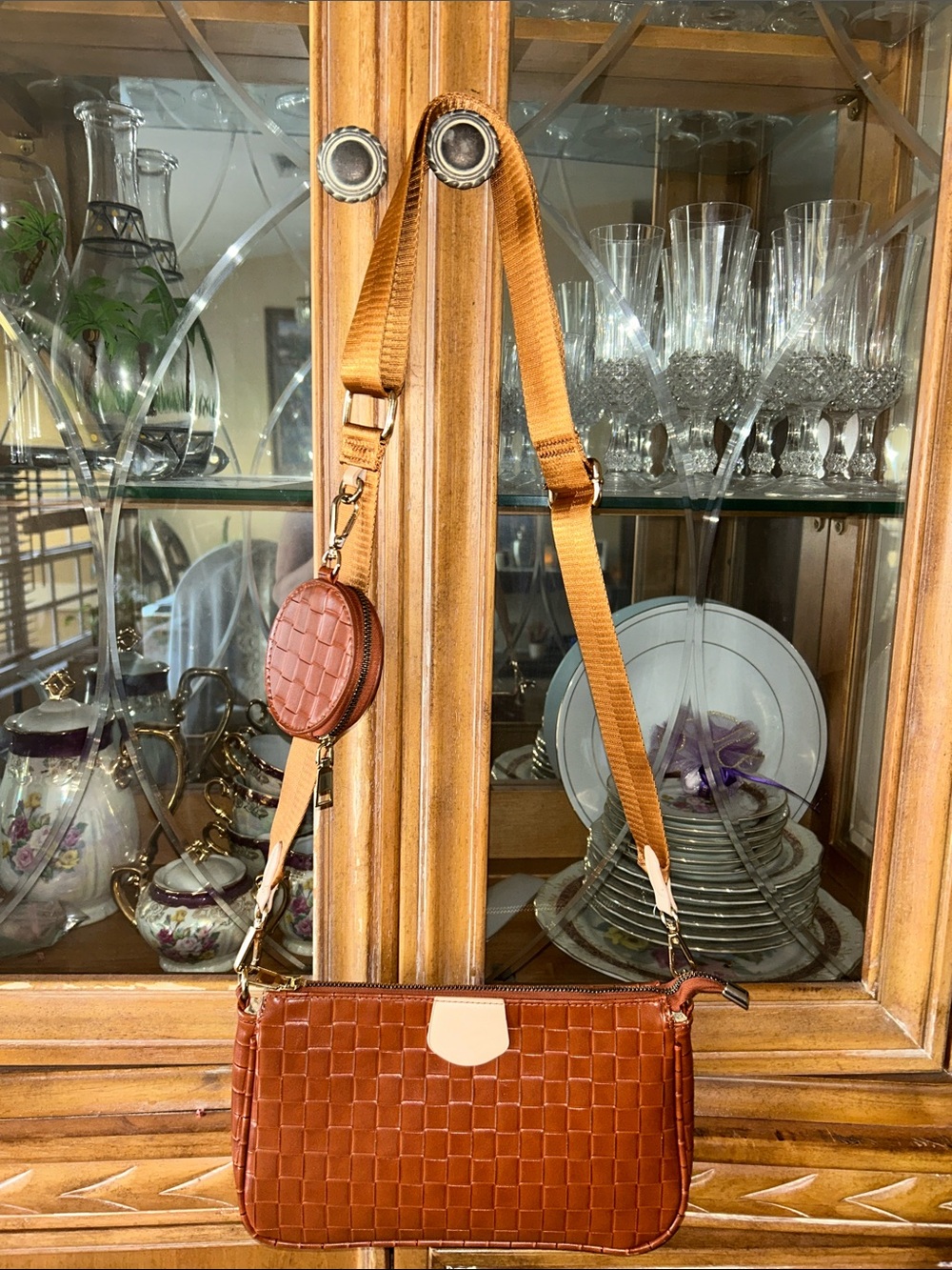 Stylish Woven Crossbody Bag in Brown